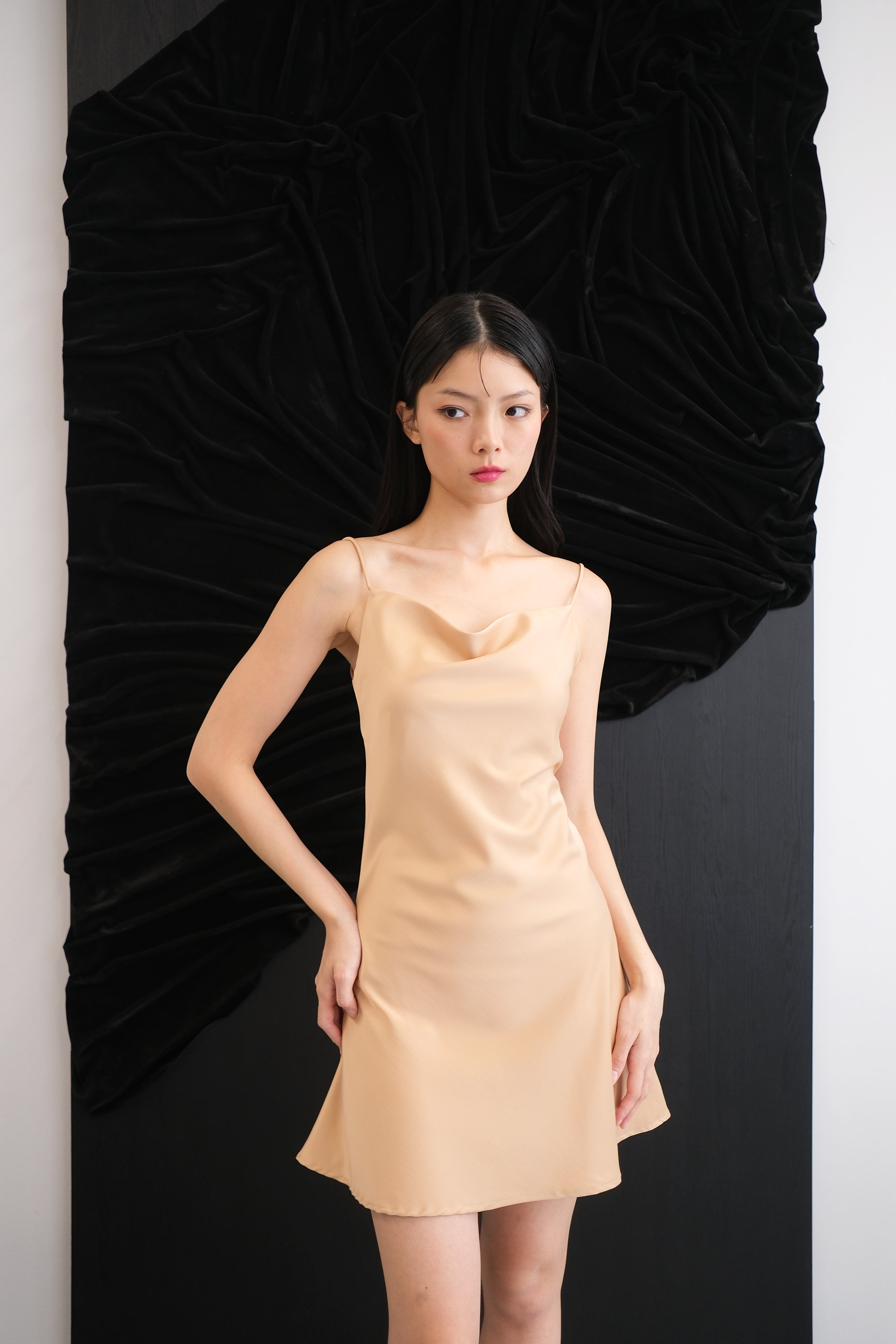 SUKI SLIP DRESS (NUDE) SUKI SLIP DRESS (NUDE)
